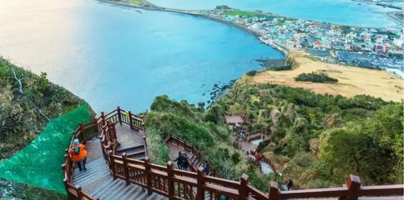 15 Rekomendasi Wisata Pulau Jeju, Jadi Lokasi Syuting Drakor Our Blues