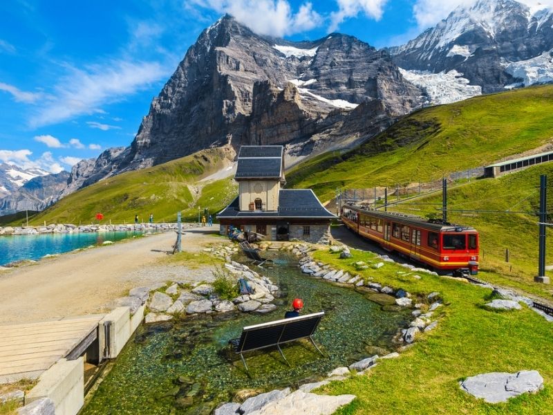 12 Tempat Wisata di Swiss Terpopuler dan Indah untuk Liburan 2025